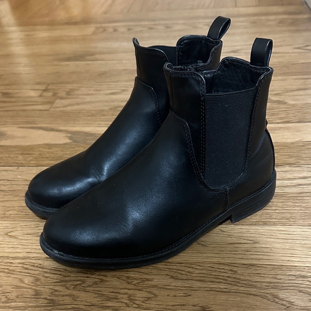 Black Women’s Chelsea Boots